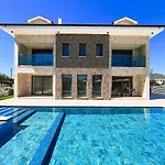 Villa Sahra Exclusive Dalyan - Family-friendly Luxury In Dalyan Centre With Large Private Pool & Garden *